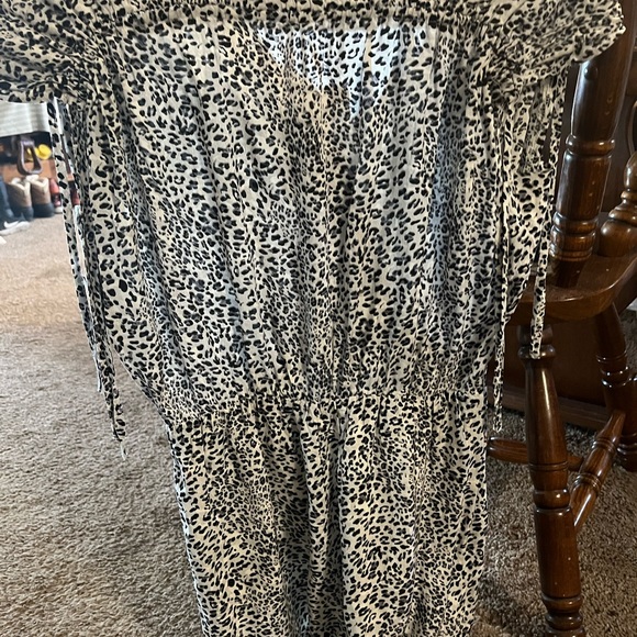 Romper - Picture 2 of 3